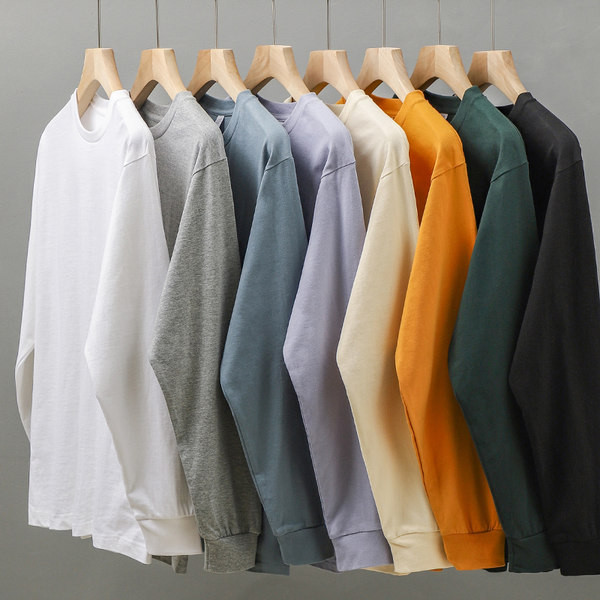 Lai meeste pluus erinevates värvides