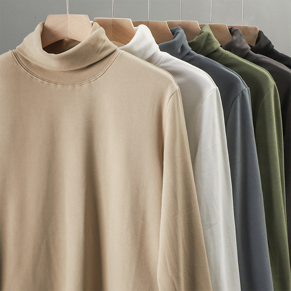 Μονόχρωμη ανδρική μπλούζα με γιακά πόλο