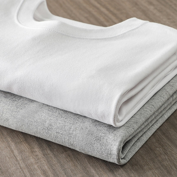 Uus mudel meeste tavaline ovaalse kaelusega pluus