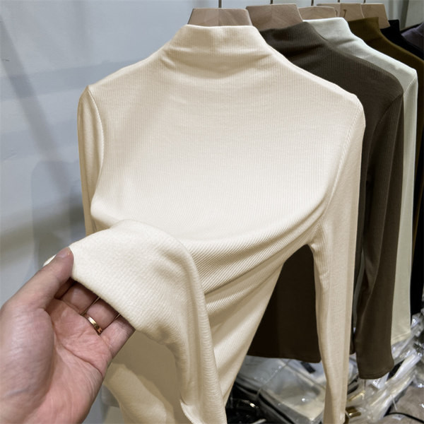 Bluză curată de damă - cu guler polo