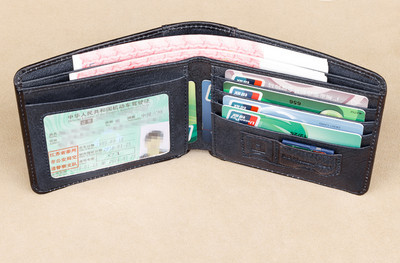 Ανδρικό πορτοφόλι με θήκη για τραπεζογραμμάτια και πιστωτικές κάρτες