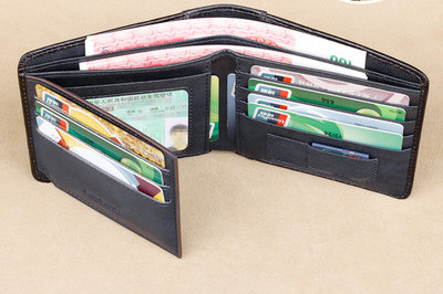 Ανδρικό πορτοφόλι με θήκη για τραπεζογραμμάτια και πιστωτικές κάρτες