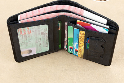 Ανδρικό πορτοφόλι με θήκη για τραπεζογραμμάτια και πιστωτικές κάρτες