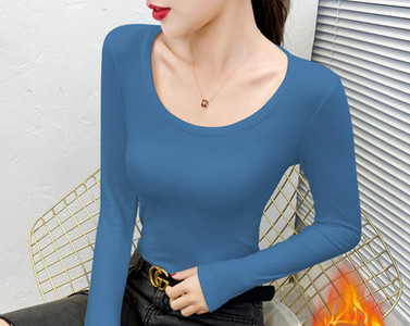 Naiste liibuv pikkade varrukate ja ovaalse kaelusega pluus