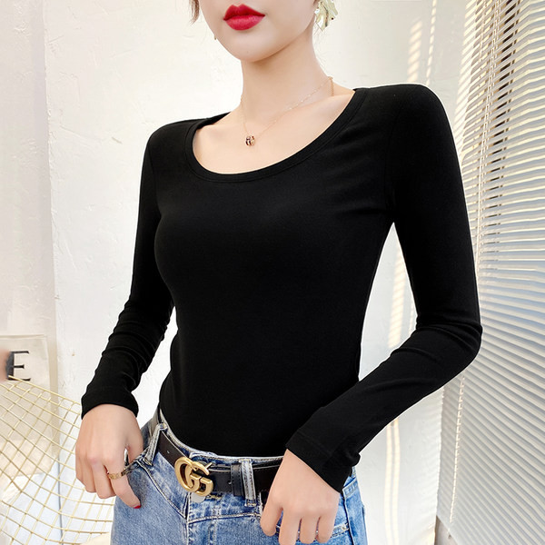 Naiste liibuv pikkade varrukate ja ovaalse kaelusega pluus