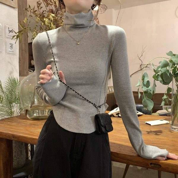 Bluză de damă - cu guler polo și mâneci lungi