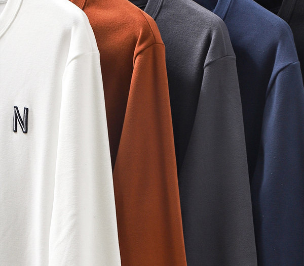 Muška bluza s dugim rukavima i vezom