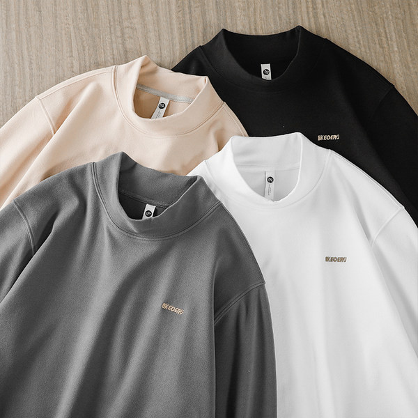 Φαρδύ μοντέλο ανδρική μπλούζα με οβάλ λαιμόκοψη και έμβλημα