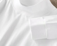 O bluză curată cu mânecă lungă pentru bărbați