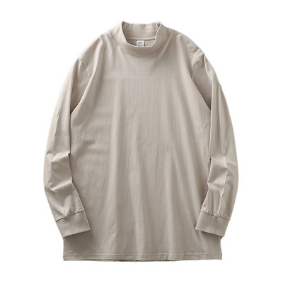 O bluză curată cu mânecă lungă pentru bărbați