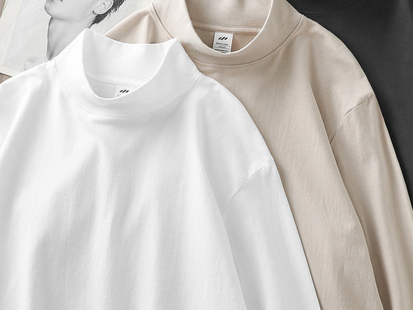 O bluză curată cu mânecă lungă pentru bărbați