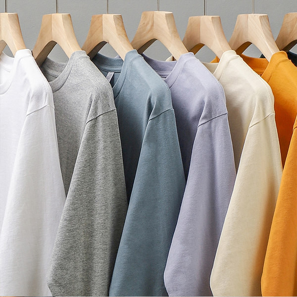 Ühevärviline meeste pikkade varrukatega pluus