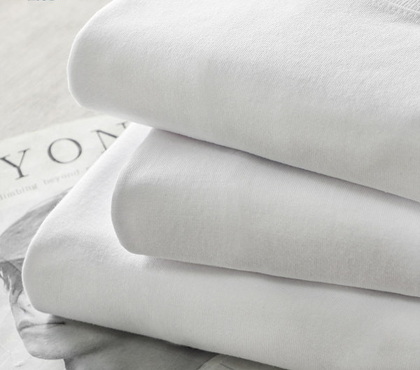 Ανδρική μπλούζα casual με οβάλ λαιμόκοψη