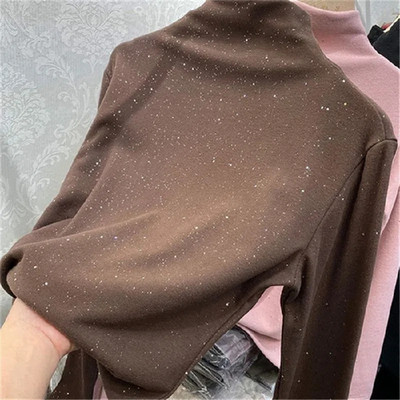 Bluză de damă modernă cu guler polo și elemente strălucitoare