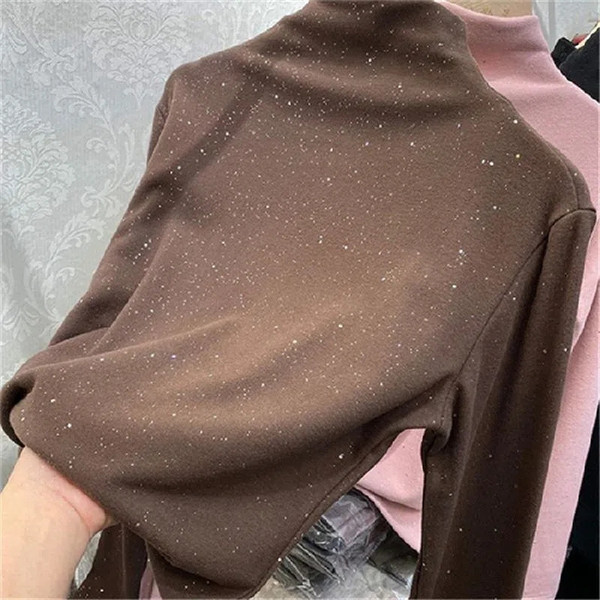 Bluză de damă modernă cu guler polo și elemente strălucitoare