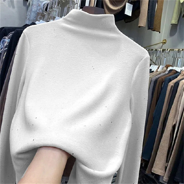 Bluză de damă modernă cu guler polo și elemente strălucitoare