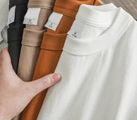 Bluză curată, cu decolteu O