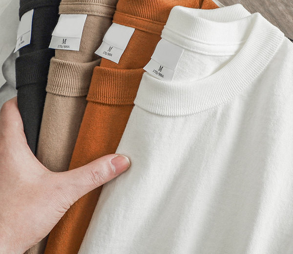 Bluză curată, cu decolteu O