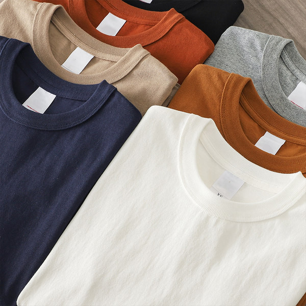 Bluză curată, cu decolteu O