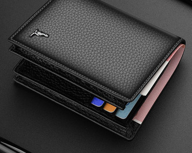 Ανδρικό πορτοφόλι με μεταλλικό στοιχείο