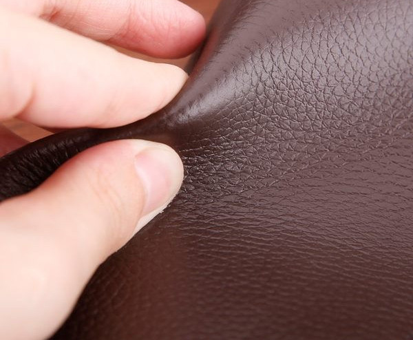 Portofel barbatesc din piele cu maner si fermoar