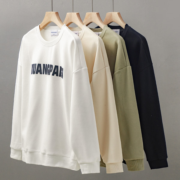 Bluză bărbătească model larg cu decolteu oval și inscripție