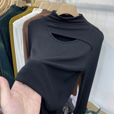 Μοντέρνα ανδρική μπλούζα με κομμένο μέρος