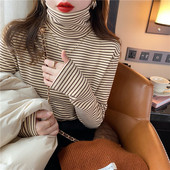 Γυναικεία ριγέ μπλούζα με ψηλό γιακά πόλο