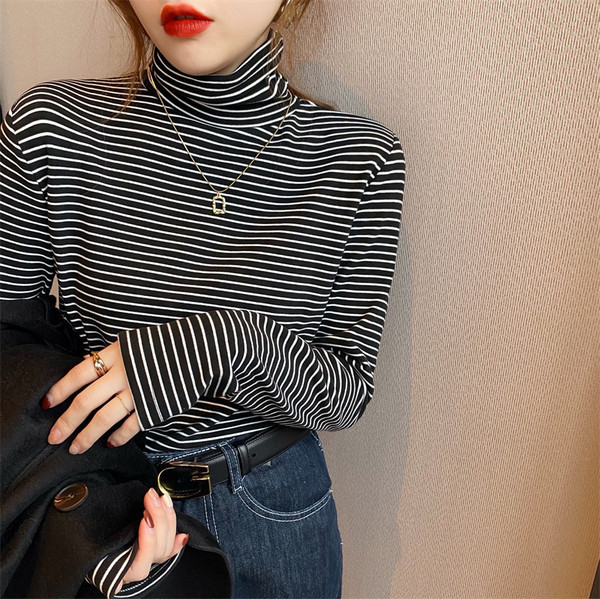 Γυναικεία ριγέ μπλούζα με ψηλό γιακά πόλο