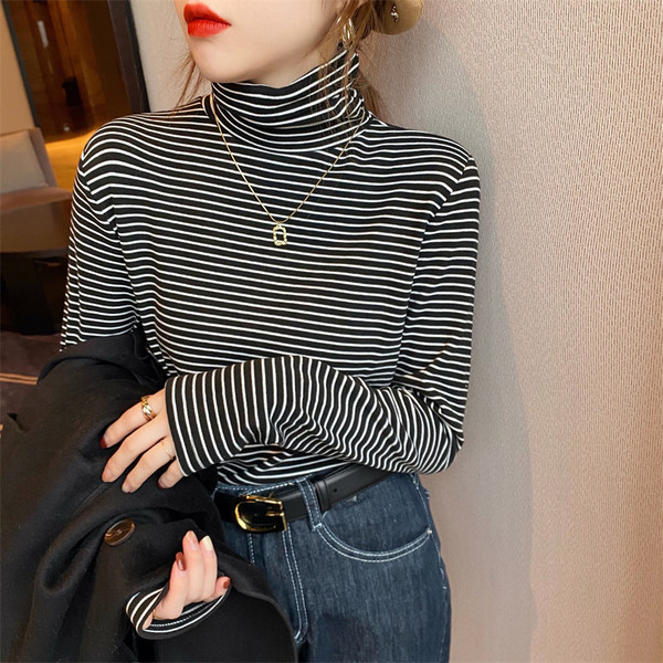 Γυναικεία ριγέ μπλούζα με ψηλό γιακά πόλο