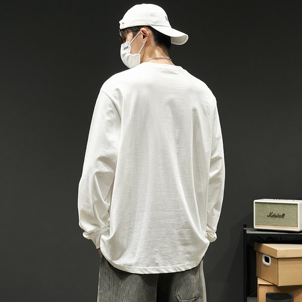 Bluză bărbătească cu aplicație și mâneci lungi