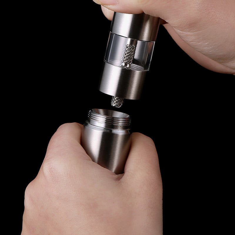 Manuaalne soola- ja pipraveski komplekt pöidlaga surutud pipraveski roostevabast terasest vürtsikastmeveskid metallist hoidikuga köögitööriistaga