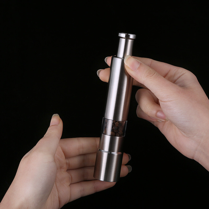 Manuaalne soola- ja pipraveski komplekt pöidlaga surutud pipraveski roostevabast terasest vürtsikastmeveskid metallist hoidikuga köögitööriistaga