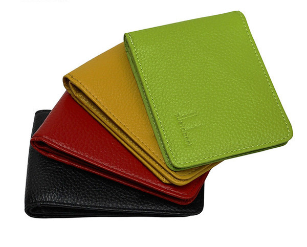 Portofel bărbătesc elegant din piele cu inscripție