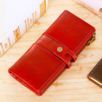 Δερμάτινο ανδρικό πορτοφόλι με δύο θήκες που κλείνει με φερμουάρ και κουμπί