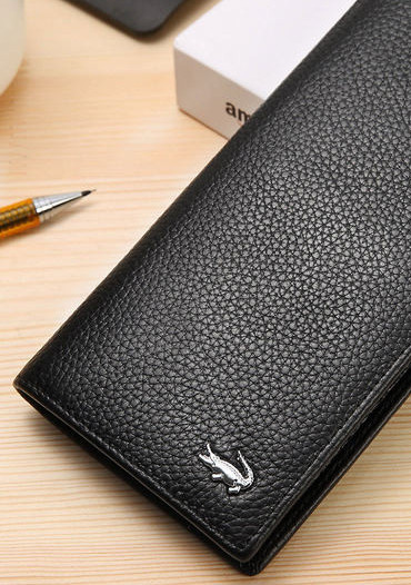 Odinė piniginė su metaliniu elementu