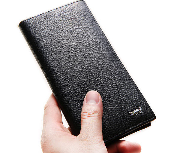 Odinė piniginė su metaliniu elementu