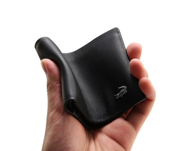 Moderan muški novčanik od eko kože sa metalnim elementom