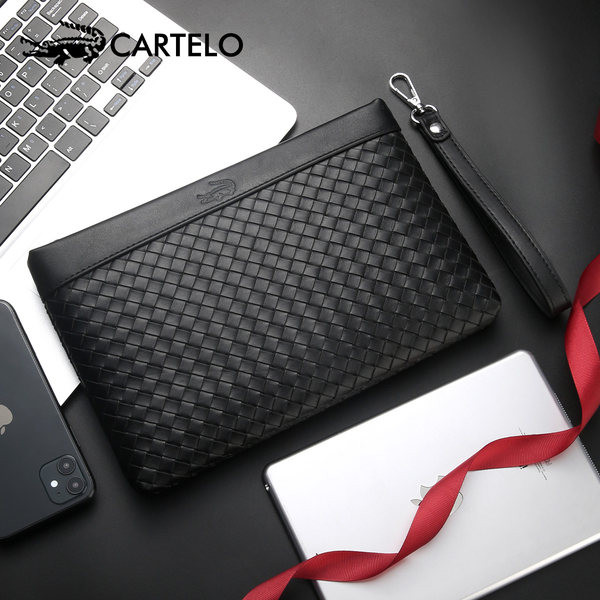 Model nou portofel barbatesc cu fermoar si maner