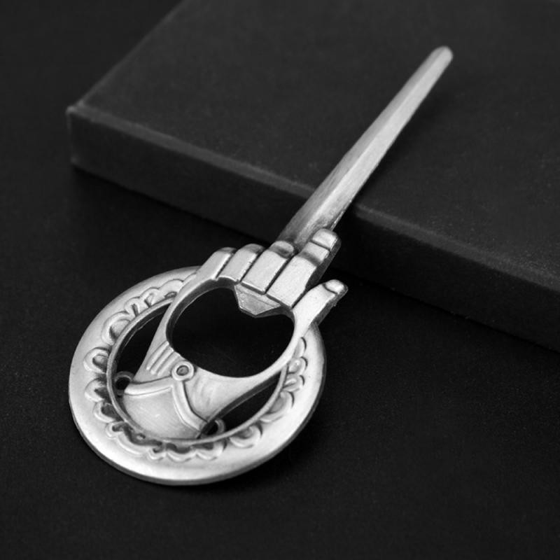 Vintage pudeļu attaisīšanas dziesma Ledus un uguns attaisāmais Atslēgu piekariņš Skeptru attaisāmais Karaļa roka Alus attaisāmais Atslēgu piekariņš Virtuves piederumi