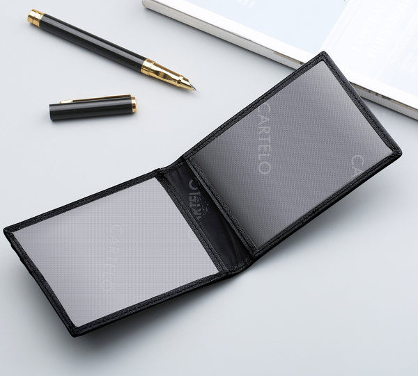 Portofel din piele cu compartiment pentru carduri de credit