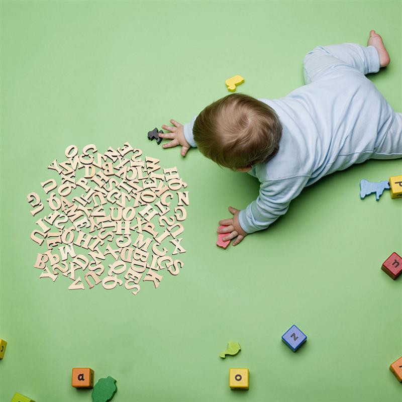 100 TK Puidust suurtähtede tähestik DIY puidust väljalõikega kettad lapitööde jaoks Scrapbooking kunst käsitöö juhuslik täht (mitte 26 tähega)