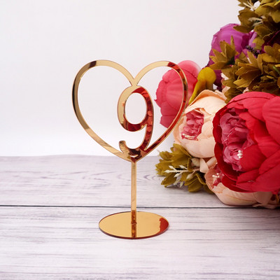 Südamekujuline 15 cm kõrgusega akrüülist peeglilaua numbrid koos hoidiku alusega hotelli pulmapeo kaunistuste jaoks