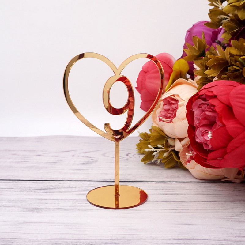 Südamekujuline 15 cm kõrgusega akrüülist peeglilaua numbrid koos hoidiku alusega hotelli pulmapeo kaunistuste jaoks