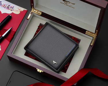 Ανδρικό πορτοφόλι από οικολογικό δέρμα, πολλά μοντέλα με επιγραφή και μεταλλικό στοιχείο