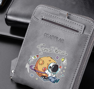 Portofel barbati din piele cu fermoar si inscription doua modele