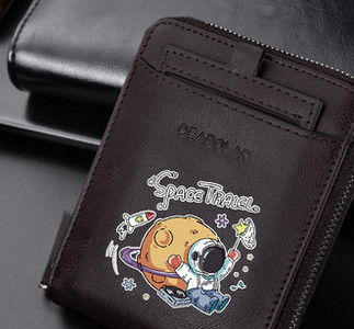 Portofel barbati din piele cu fermoar si inscription doua modele