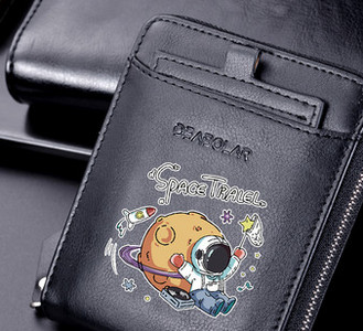 Portofel barbati din piele cu fermoar si inscription doua modele