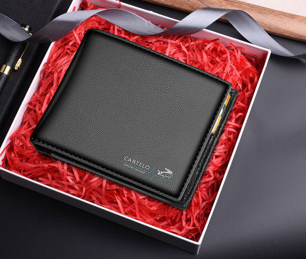 Portofel bărbătesc din piele cu inscripție