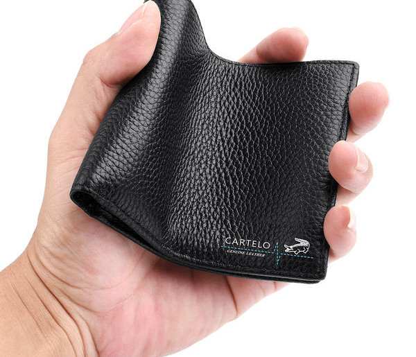 Portofel bărbătesc din piele cu inscripție